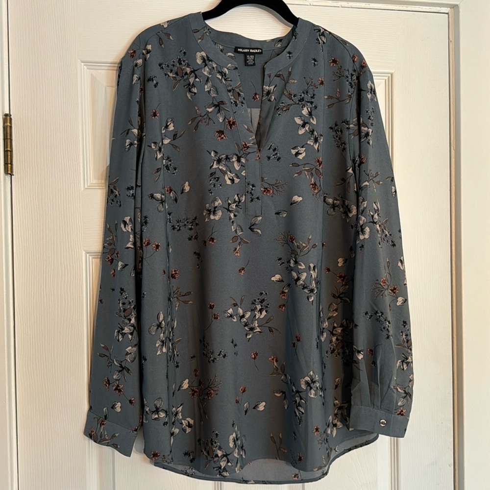 Beautiful blue floral women’s XL blouse. New without tags
